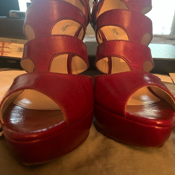 Prada Red Leather Cutout Pumps Size 39 - Picture 13 of 16